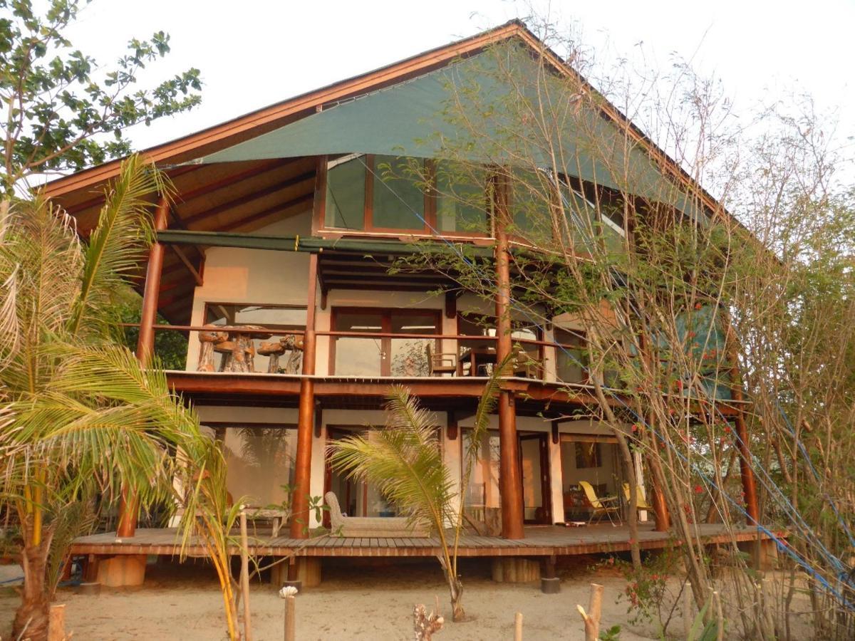 Castaway Surf Retreat 1 Hotel Sekongkang Eksteriør billede