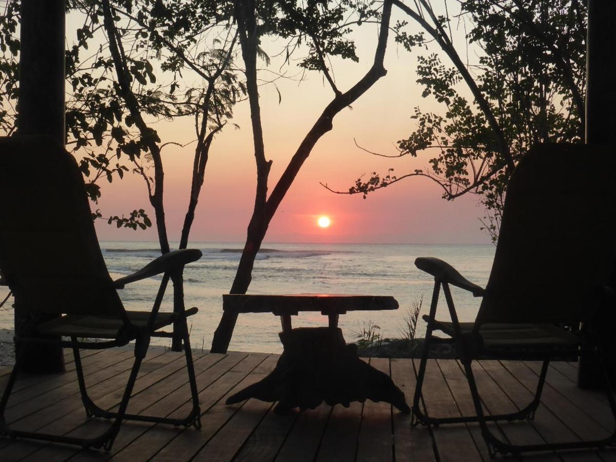 Castaway Surf Retreat 1 Hotel Sekongkang Eksteriør billede